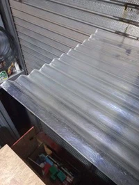 Reljefs un gofrēts polikarbonāta jumta segums